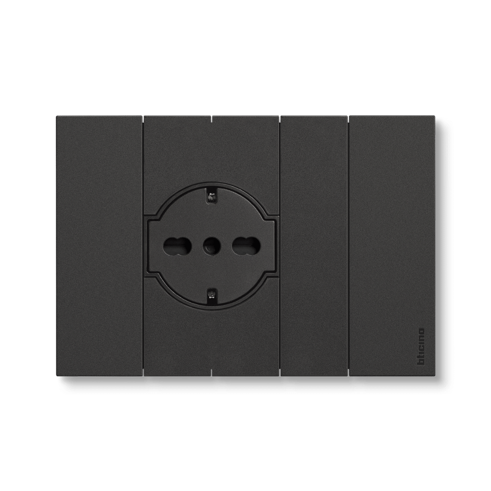 placca living now nera con presa tradizionale flat
